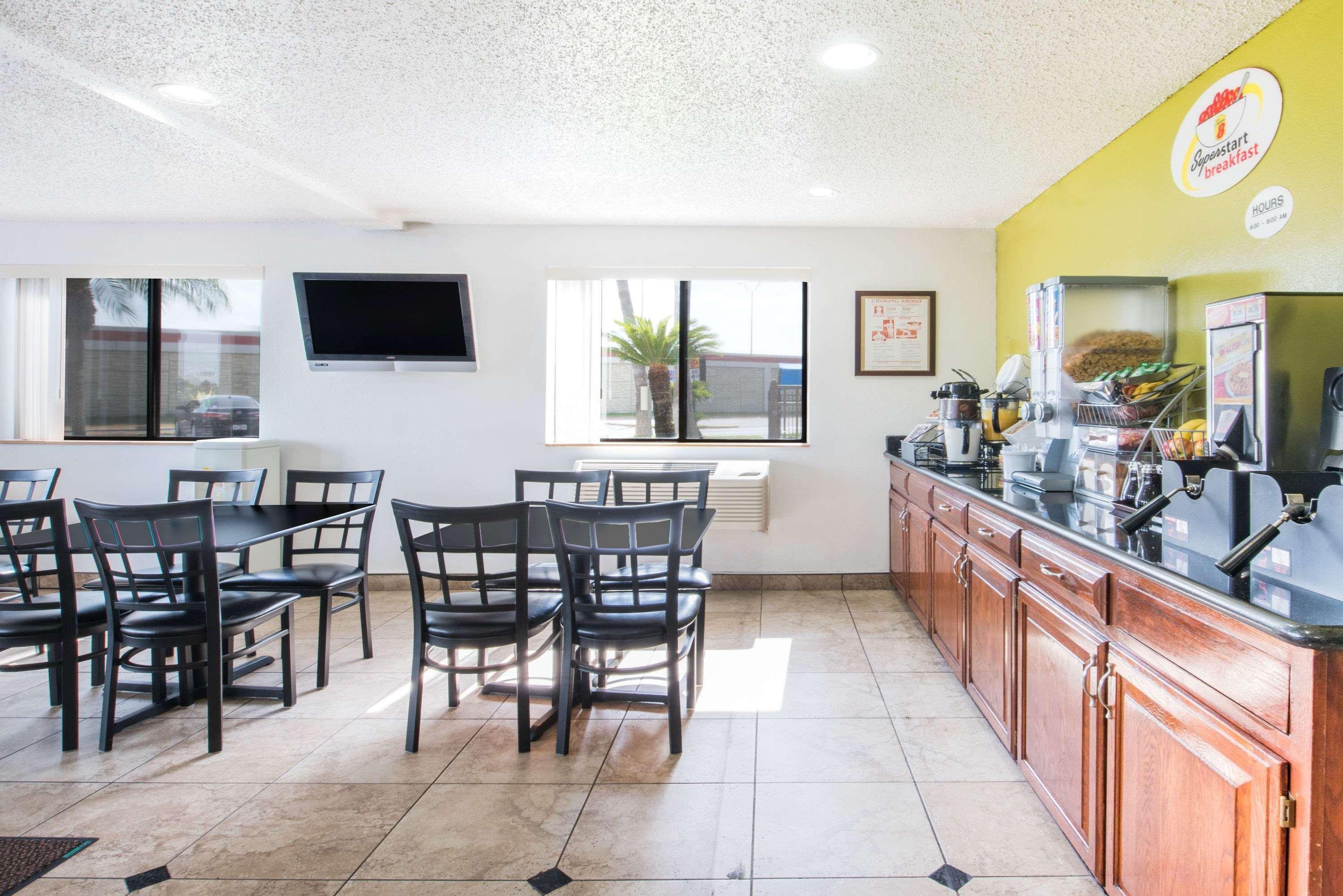 Super 8 by Wyndham Harlingen TX Hotell Eksteriør bilde