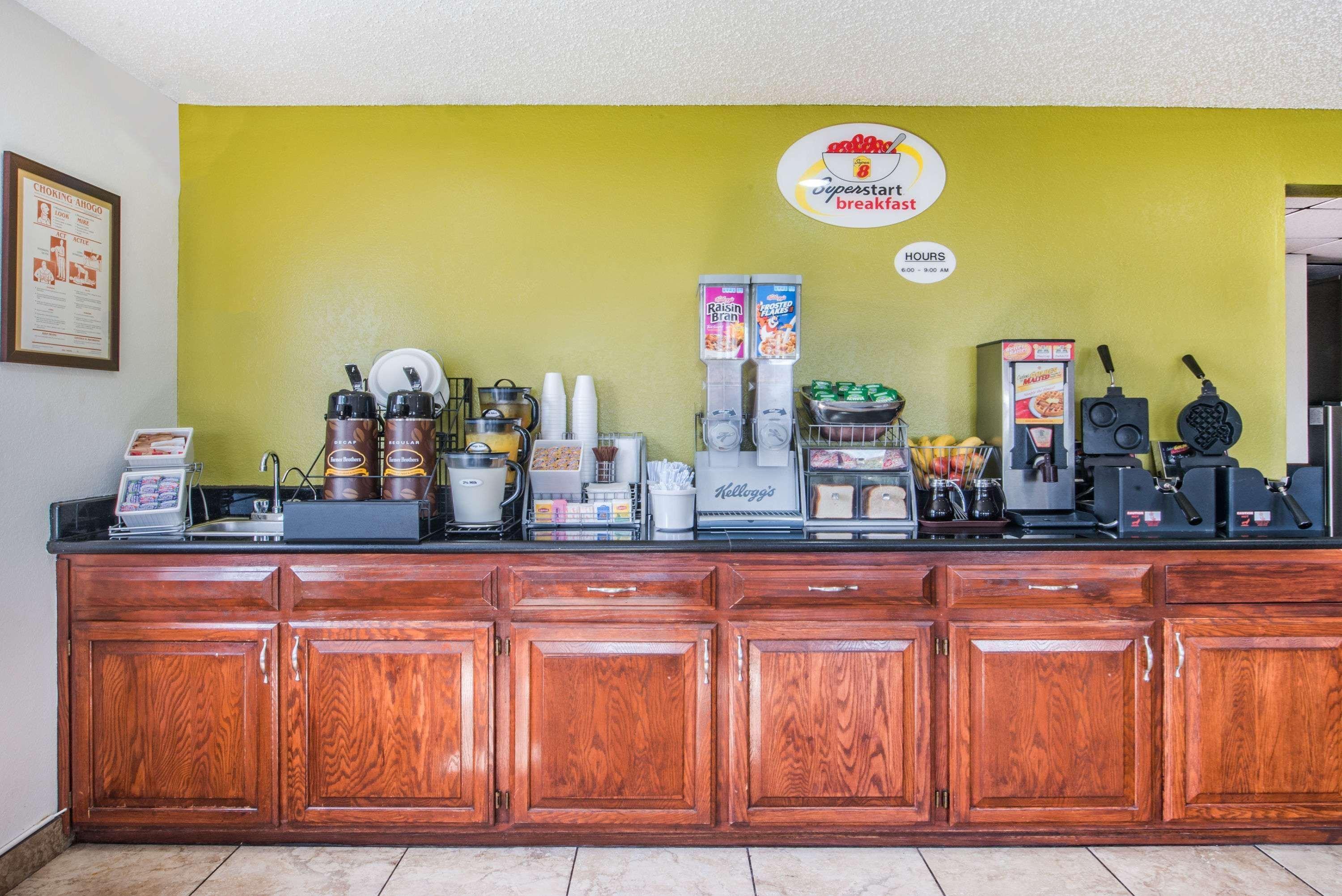 Super 8 by Wyndham Harlingen TX Hotell Eksteriør bilde