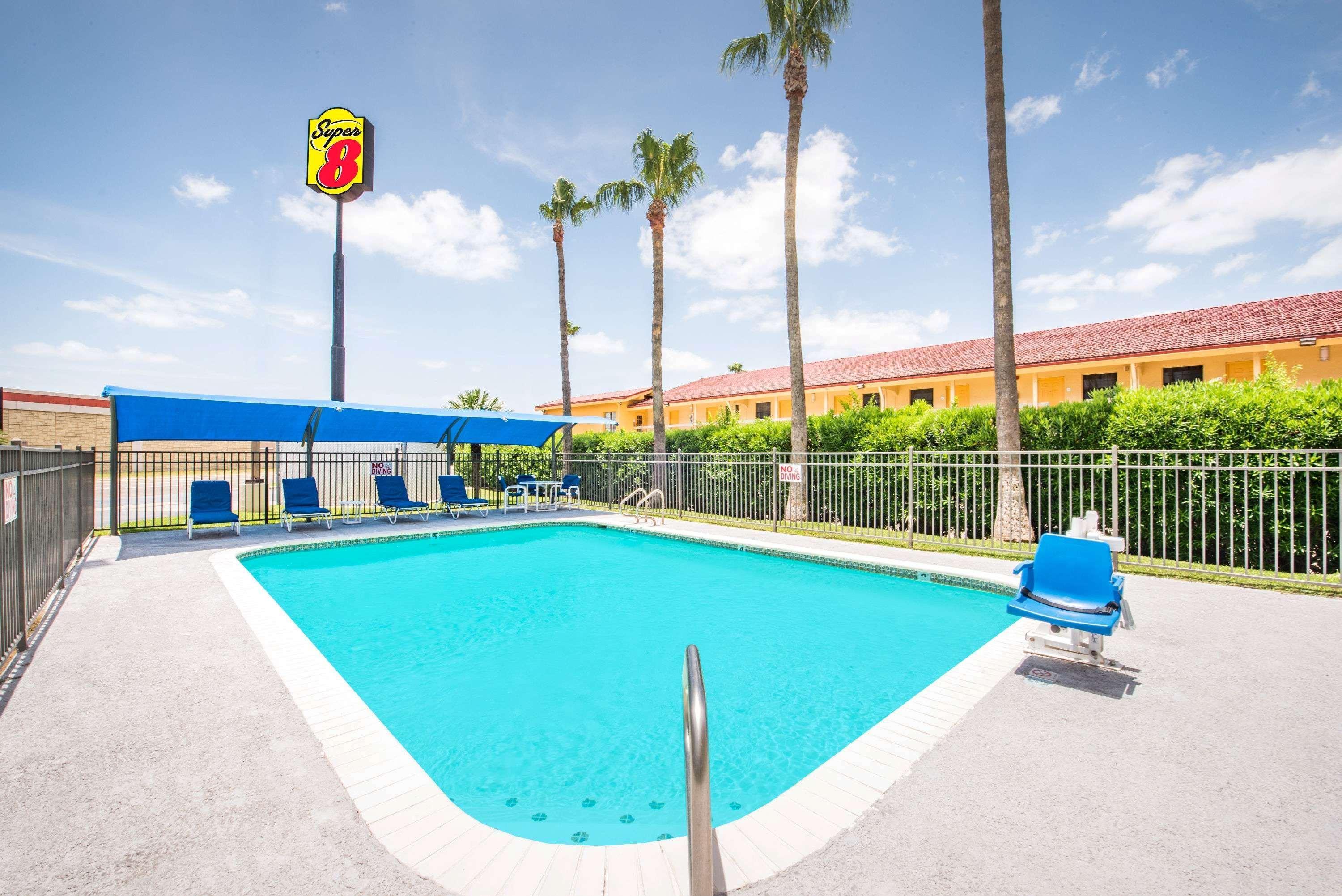 Super 8 by Wyndham Harlingen TX Hotell Eksteriør bilde