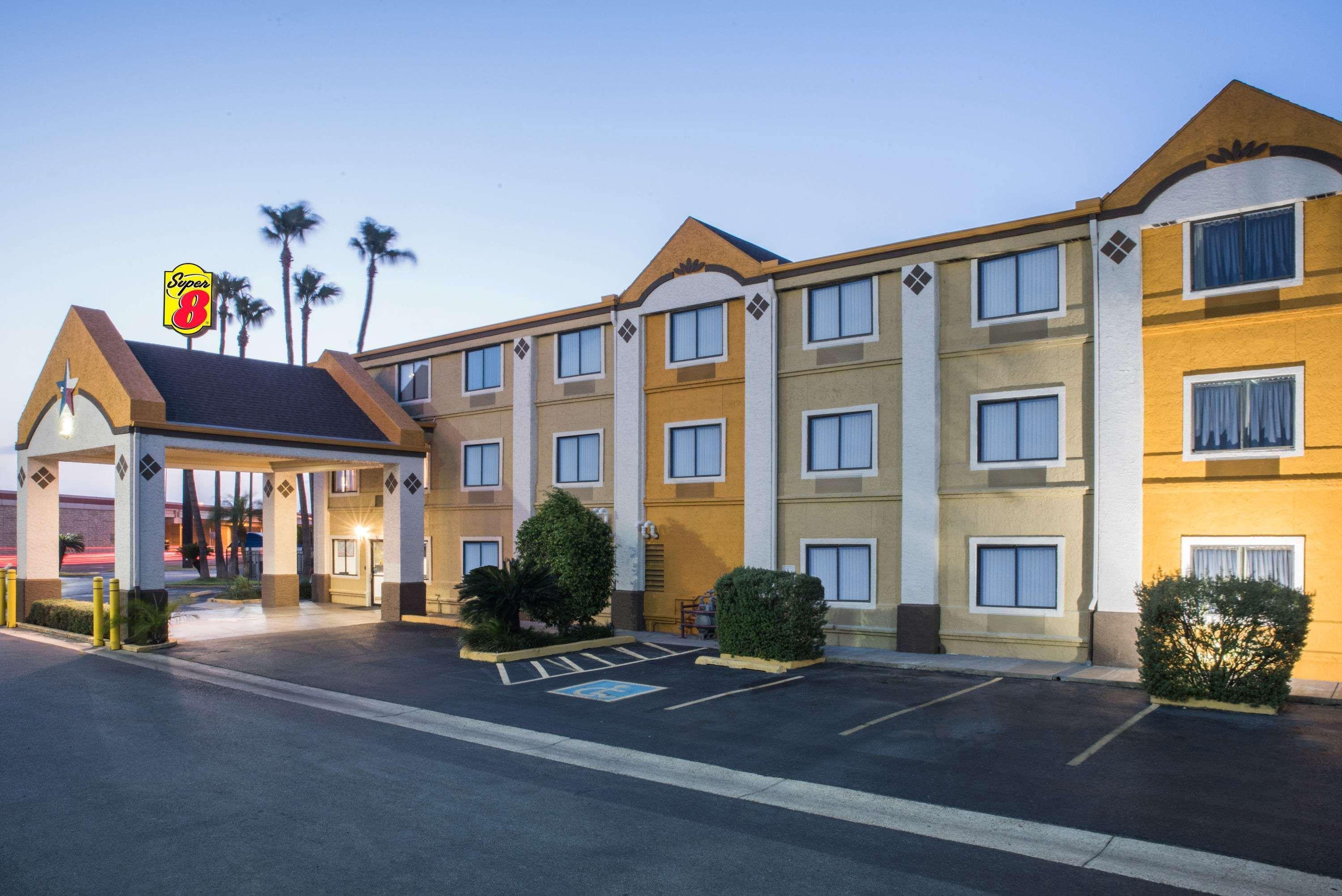 Super 8 by Wyndham Harlingen TX Hotell Eksteriør bilde