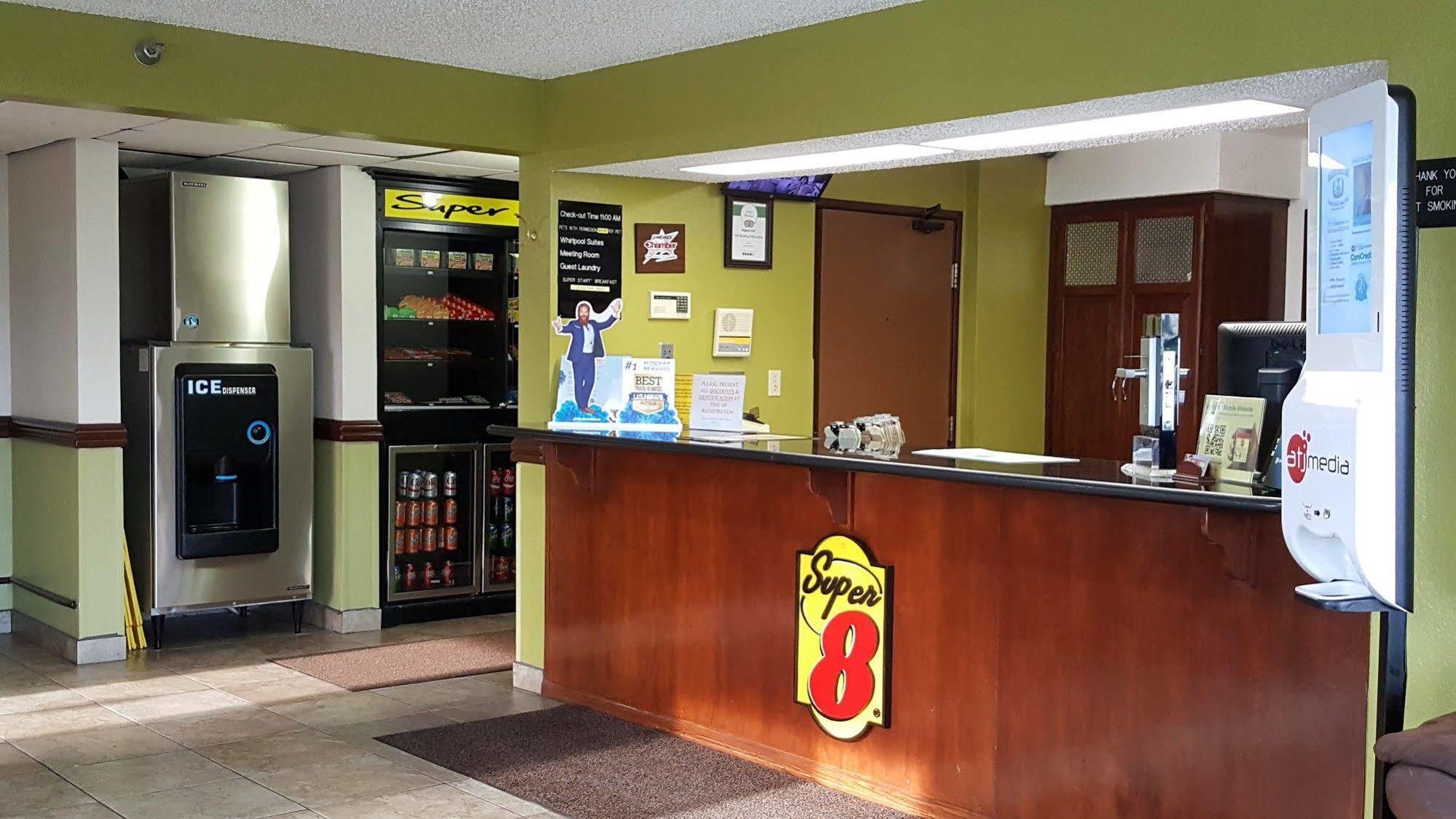 Super 8 by Wyndham Harlingen TX Hotell Eksteriør bilde